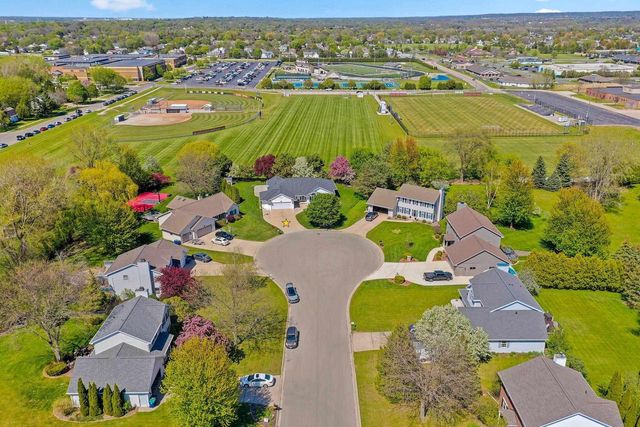 715 HICKORY VALLEY COURT, De Pere, WI 54115