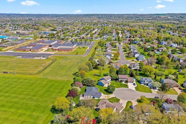 715 HICKORY VALLEY COURT, De Pere, WI 54115