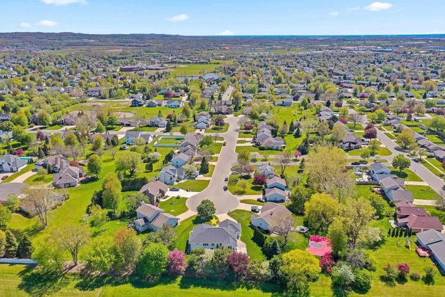 715 HICKORY VALLEY COURT, De Pere, WI 54115