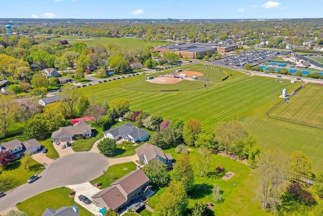 715 HICKORY VALLEY COURT, De Pere, WI 54115