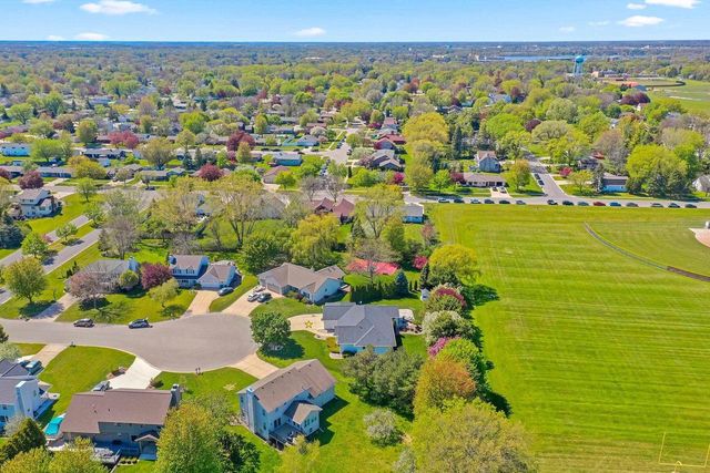715 HICKORY VALLEY COURT, De Pere, WI 54115