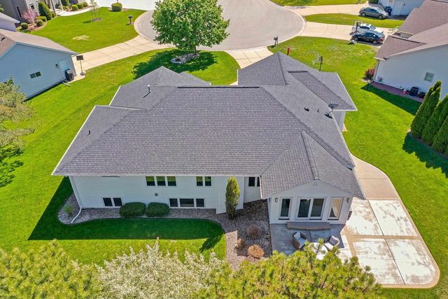 715 HICKORY VALLEY COURT, De Pere, WI 54115
