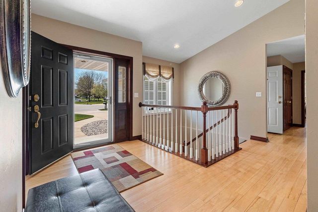 715 HICKORY VALLEY COURT, De Pere, WI 54115