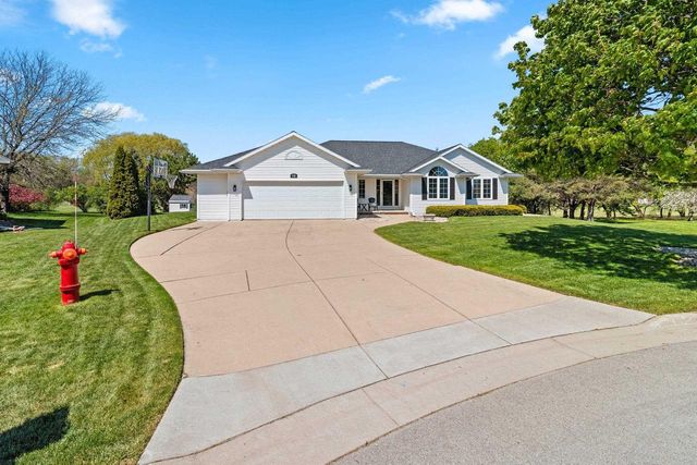 715 HICKORY VALLEY COURT, De Pere, WI 54115