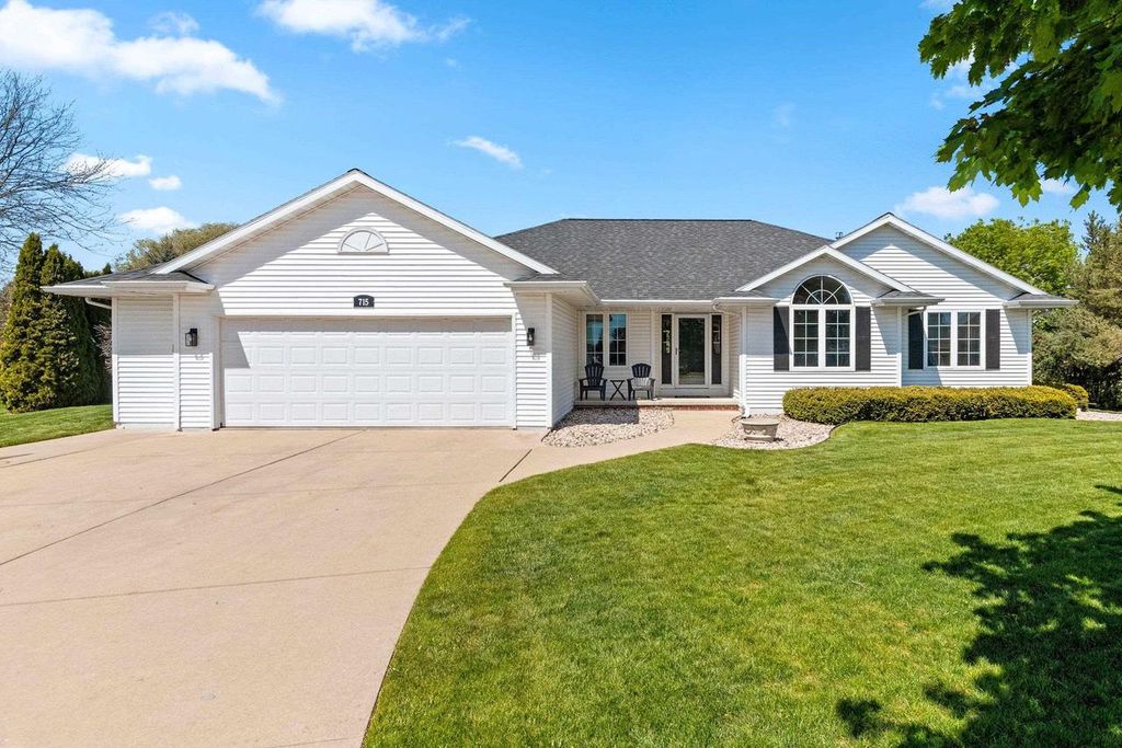 715 HICKORY VALLEY COURT, De Pere, WI 54115