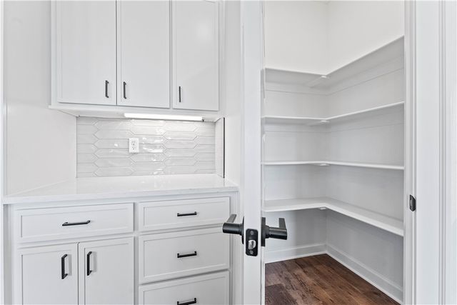 689 Primitivo Avenue, Tontitown, AR 72762