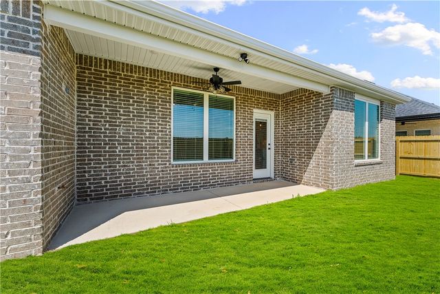 689 Primitivo Avenue, Tontitown, AR 72762
