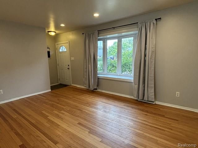 30792 Whittier Avenue, Madison Heights, MI 48071