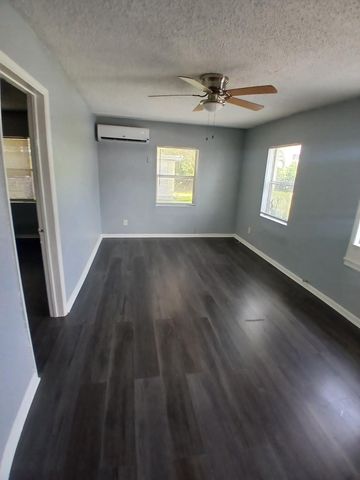 1645 NE 149TH Street 4, Miami, FL 33181