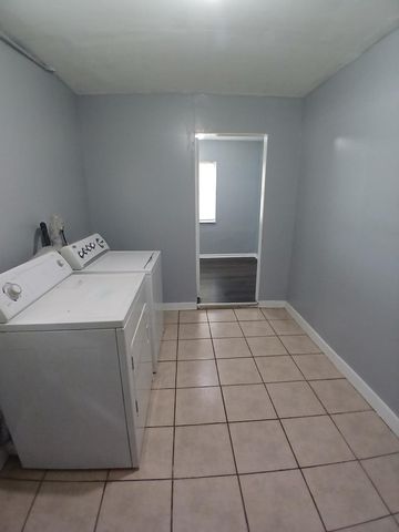 1645 NE 149TH Street 4, Miami, FL 33181