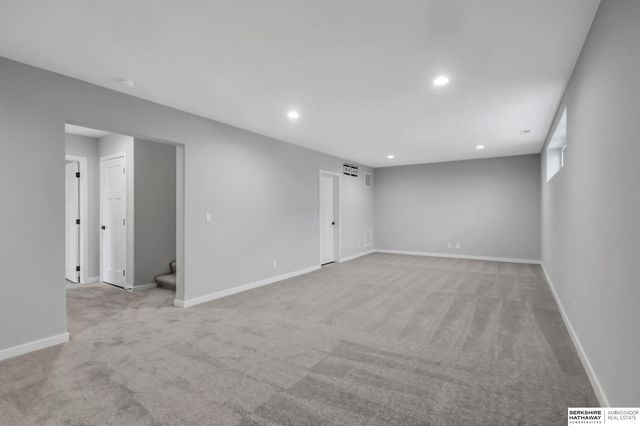 18414 Palisades Drive, Omaha, NE 68136