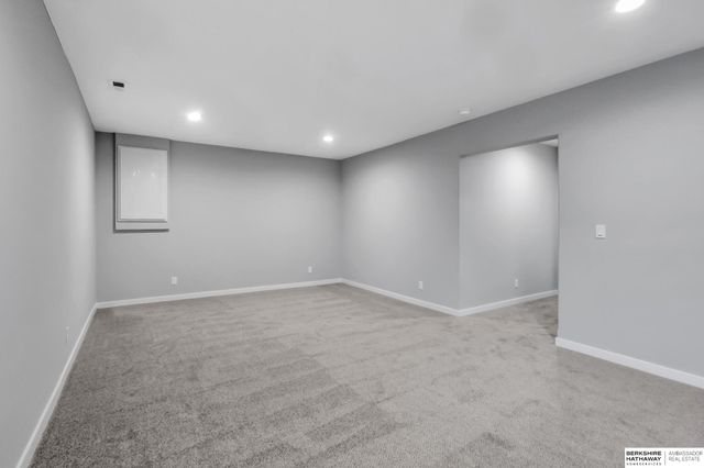 18414 Palisades Drive, Omaha, NE 68136