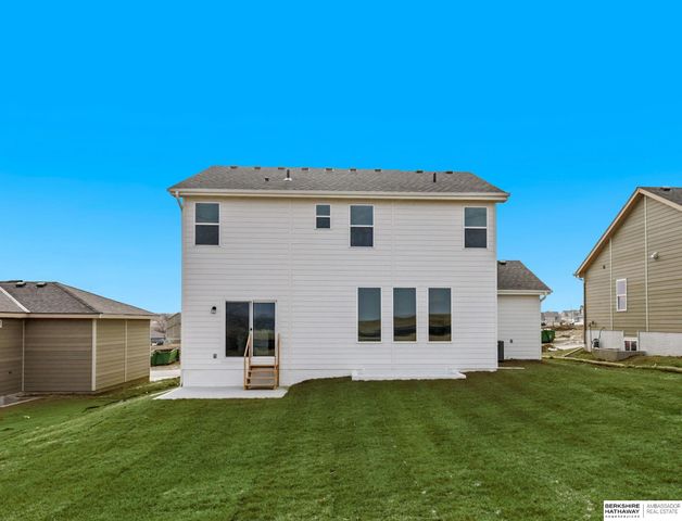 18414 Palisades Drive, Omaha, NE 68136