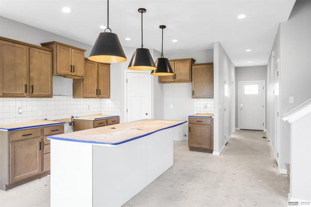 18414 Palisades Drive, Omaha, NE 68136