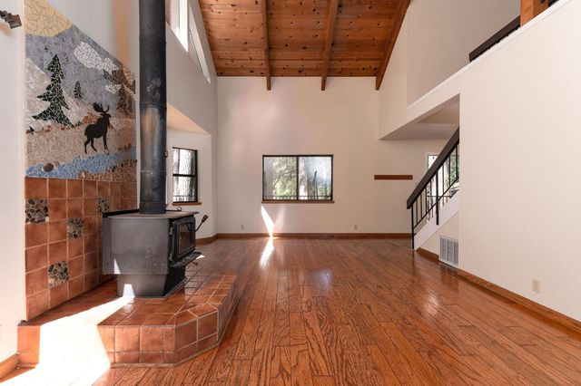 17590 Woodcrest Dr, Pioneer, CA 95666
