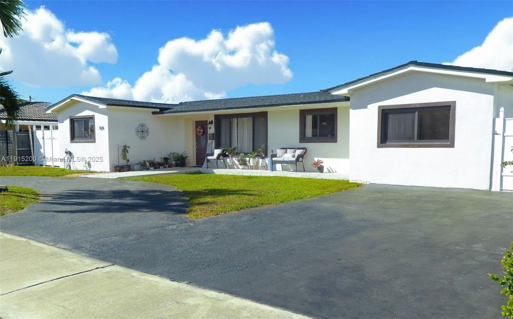 7624 W 14th Ave, Hialeah, FL 33014