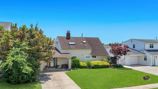 266 Duckpond Drive S, Wantagh, NY 11793
