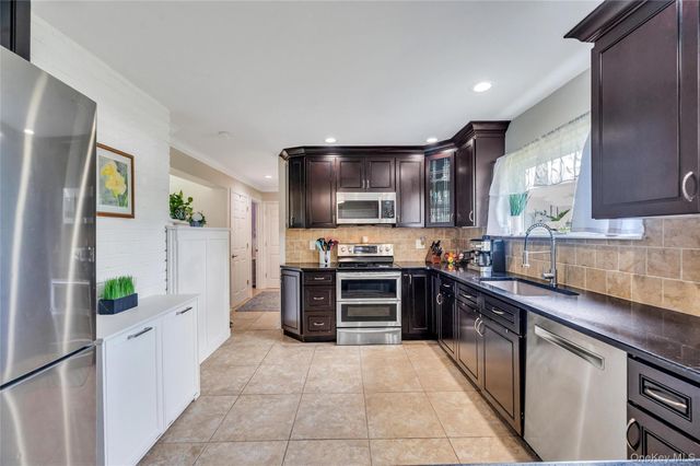 266 Duckpond Drive S, Wantagh, NY 11793