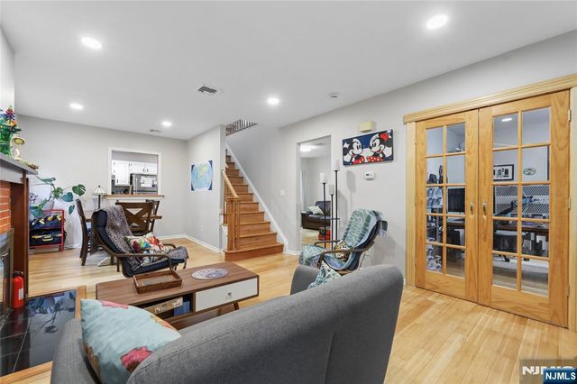 6 Valley Place, Tenafly, NJ 07670