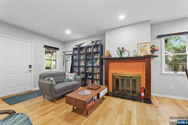6 Valley Place, Tenafly, NJ 07670