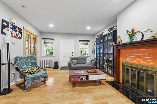 6 Valley Place, Tenafly, NJ 07670