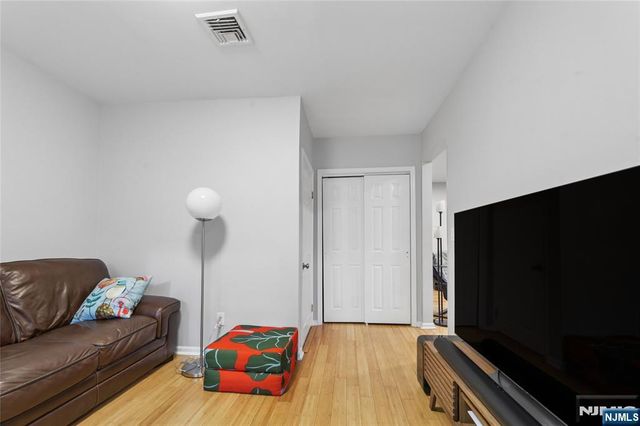 6 Valley Place, Tenafly, NJ 07670