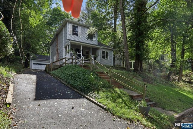 6 Valley Place, Tenafly, NJ 07670