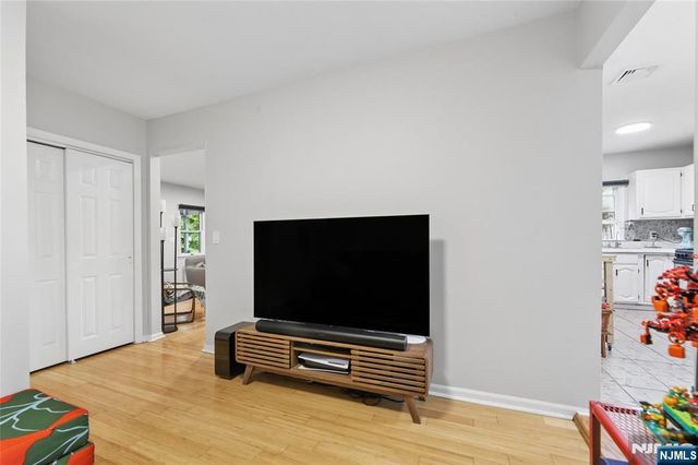 6 Valley Place, Tenafly, NJ 07670