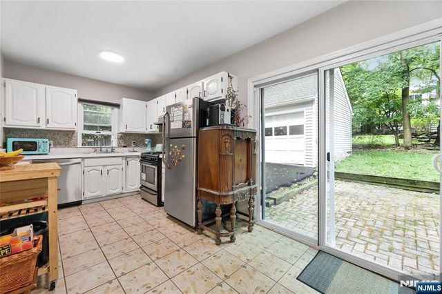 6 Valley Place, Tenafly, NJ 07670