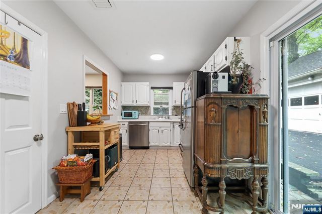 6 Valley Place, Tenafly, NJ 07670