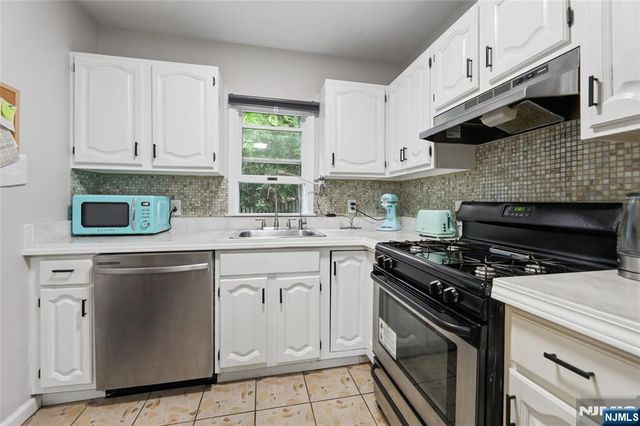 6 Valley Place, Tenafly, NJ 07670
