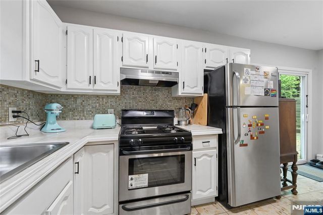 6 Valley Place, Tenafly, NJ 07670
