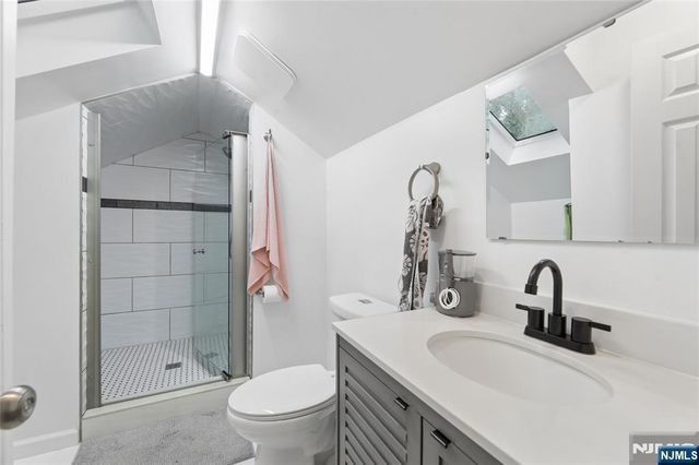 6 Valley Place, Tenafly, NJ 07670