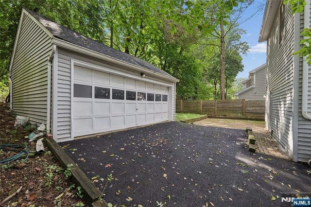 6 Valley Place, Tenafly, NJ 07670