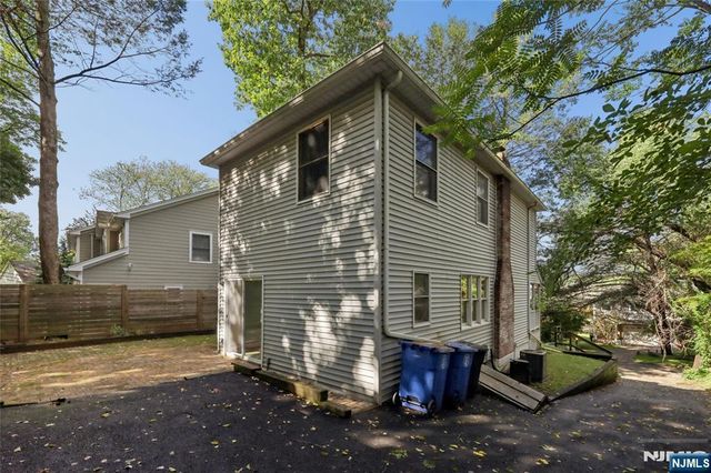 6 Valley Place, Tenafly, NJ 07670