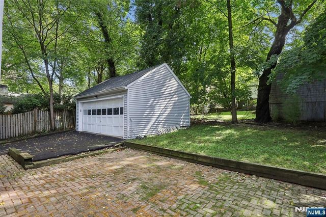 6 Valley Place, Tenafly, NJ 07670