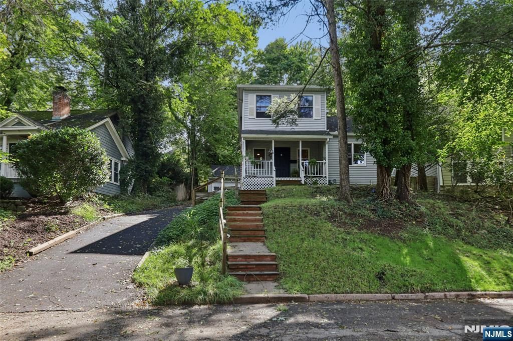 6 Valley Place, Tenafly, NJ 07670