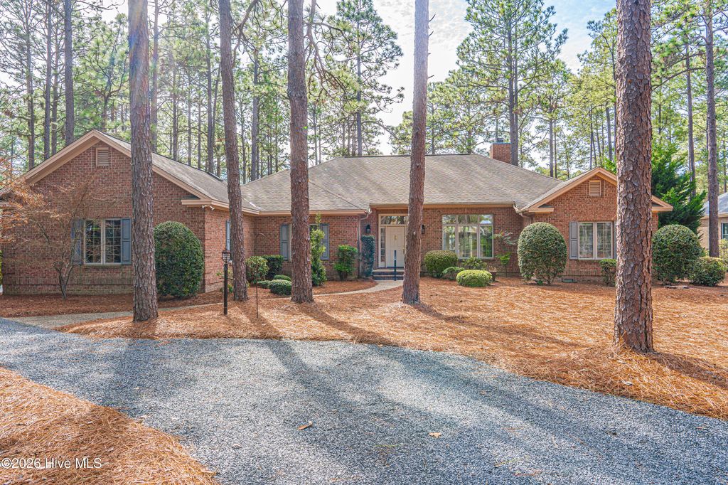 24 Strathaven Drive, Pinehurst, NC 28374