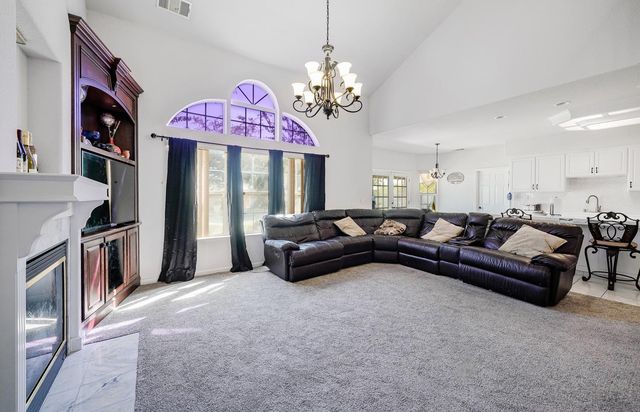 19360 Maple Avenue, Laton, CA 93242