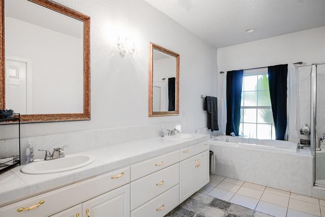 19360 Maple Avenue, Laton, CA 93242