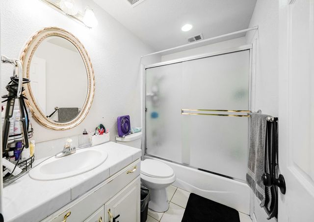 19360 Maple Avenue, Laton, CA 93242
