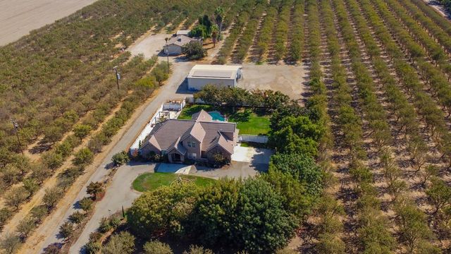 19360 Maple Avenue, Laton, CA 93242