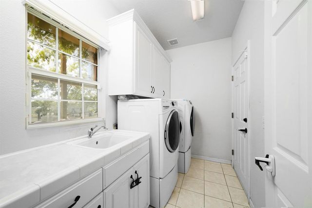 19360 Maple Avenue, Laton, CA 93242
