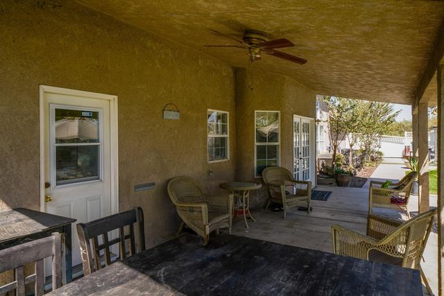 19360 Maple Avenue, Laton, CA 93242