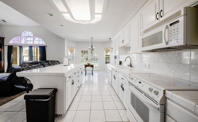 19360 Maple Avenue, Laton, CA 93242