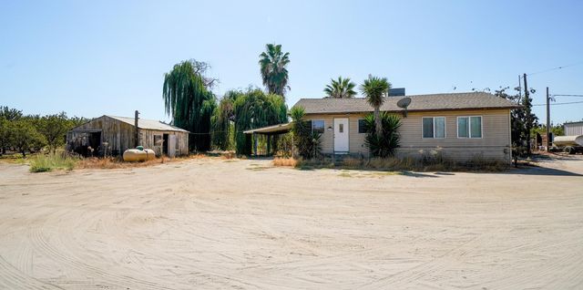 19360 Maple Avenue, Laton, CA 93242
