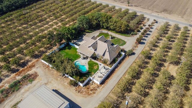 19360 Maple Avenue, Laton, CA 93242