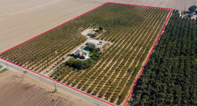 19360 Maple Avenue, Laton, CA 93242