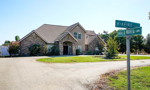19360 Maple Avenue, Laton, CA 93242