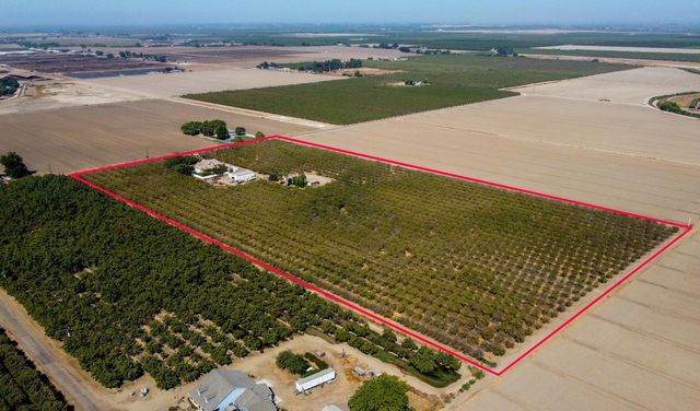 19360 Maple Avenue, Laton, CA 93242